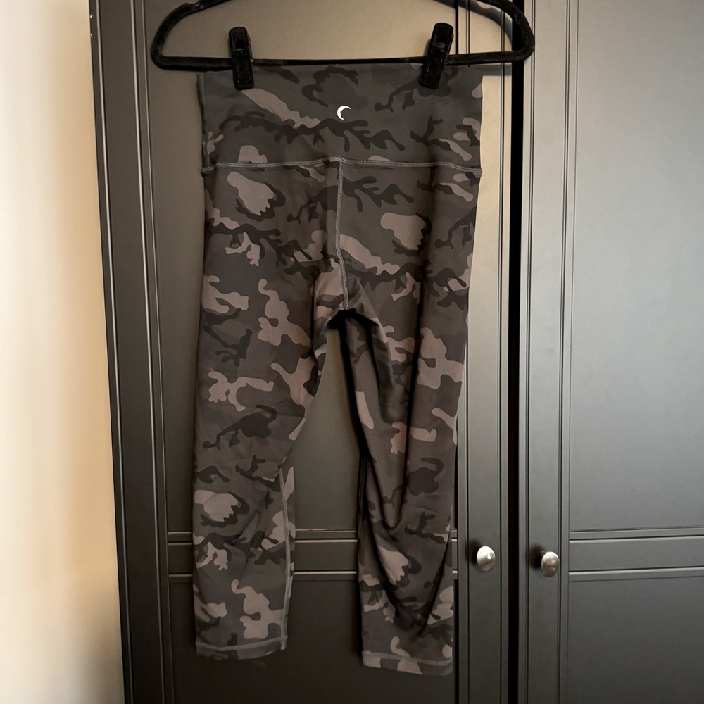 Zyia Camo Crop Leggings